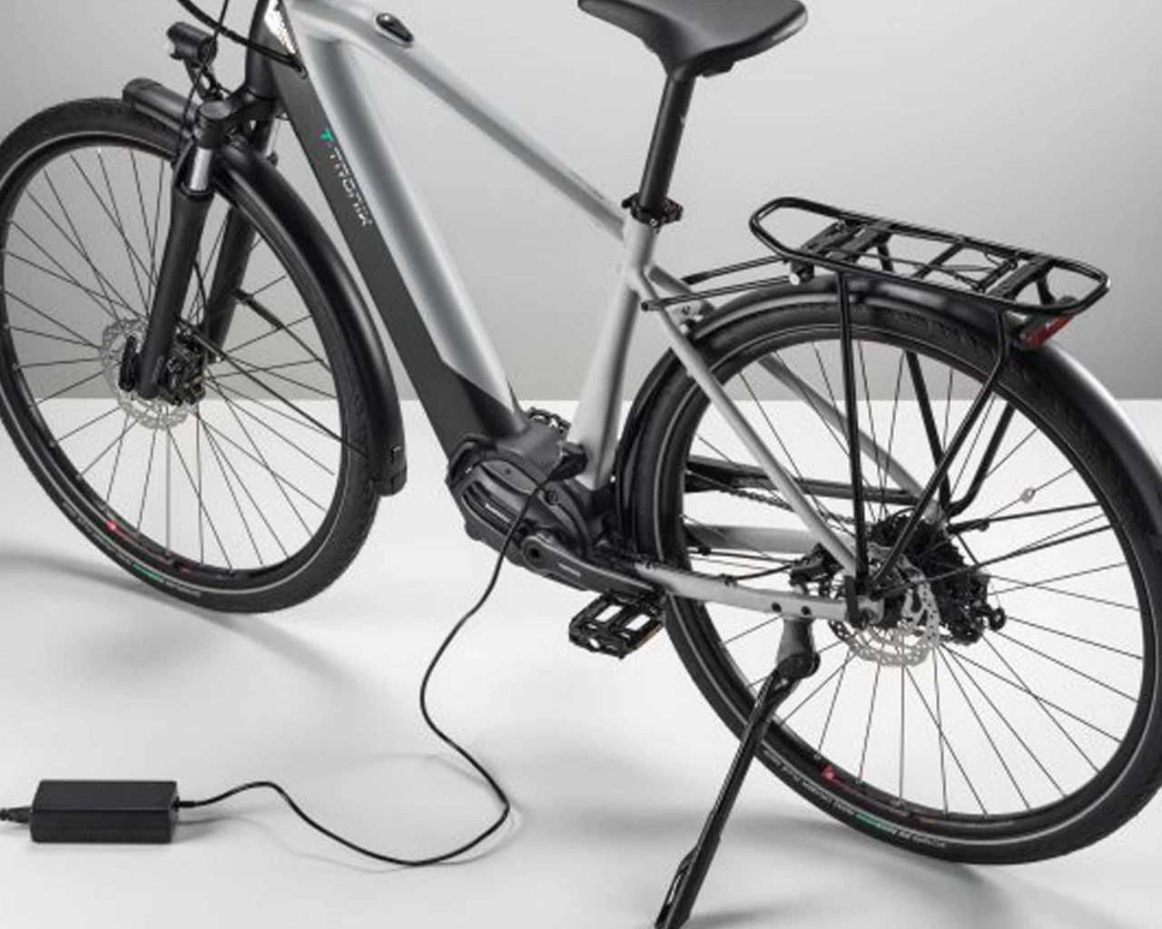 Bianchi T-Tronik T-Type Sunrace 9-Gang E6100 - Elektro Trekking Bike 2022 | White-grey 6 Bianchi T-Tronik T-Type Sunrace 9-Gang E6100 - Elektro Trekking Bike 2022 | White-grey – Bild 4