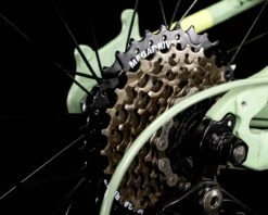 Cube Acid 200 - 20" Kinderfahrrad 2023 | Green´n´white -Günstiges Kurbel Sprint Geschäft cube acid 200 20 kinderfahrrad 2023 greennwhite 006 98066 2200x1760 1280x1280